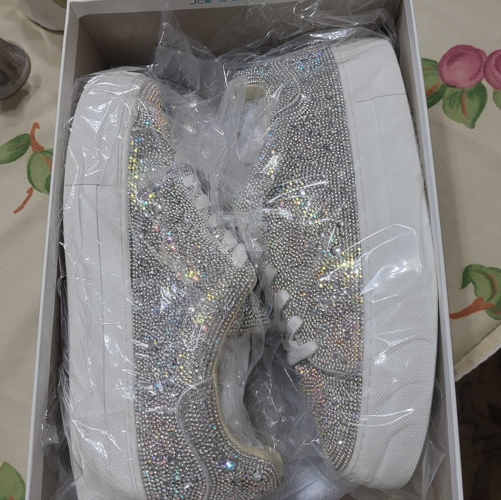 NIB Betsey Johnson Sparkling Crystal Embellished Women's Sneakers - Picture 5 of 9